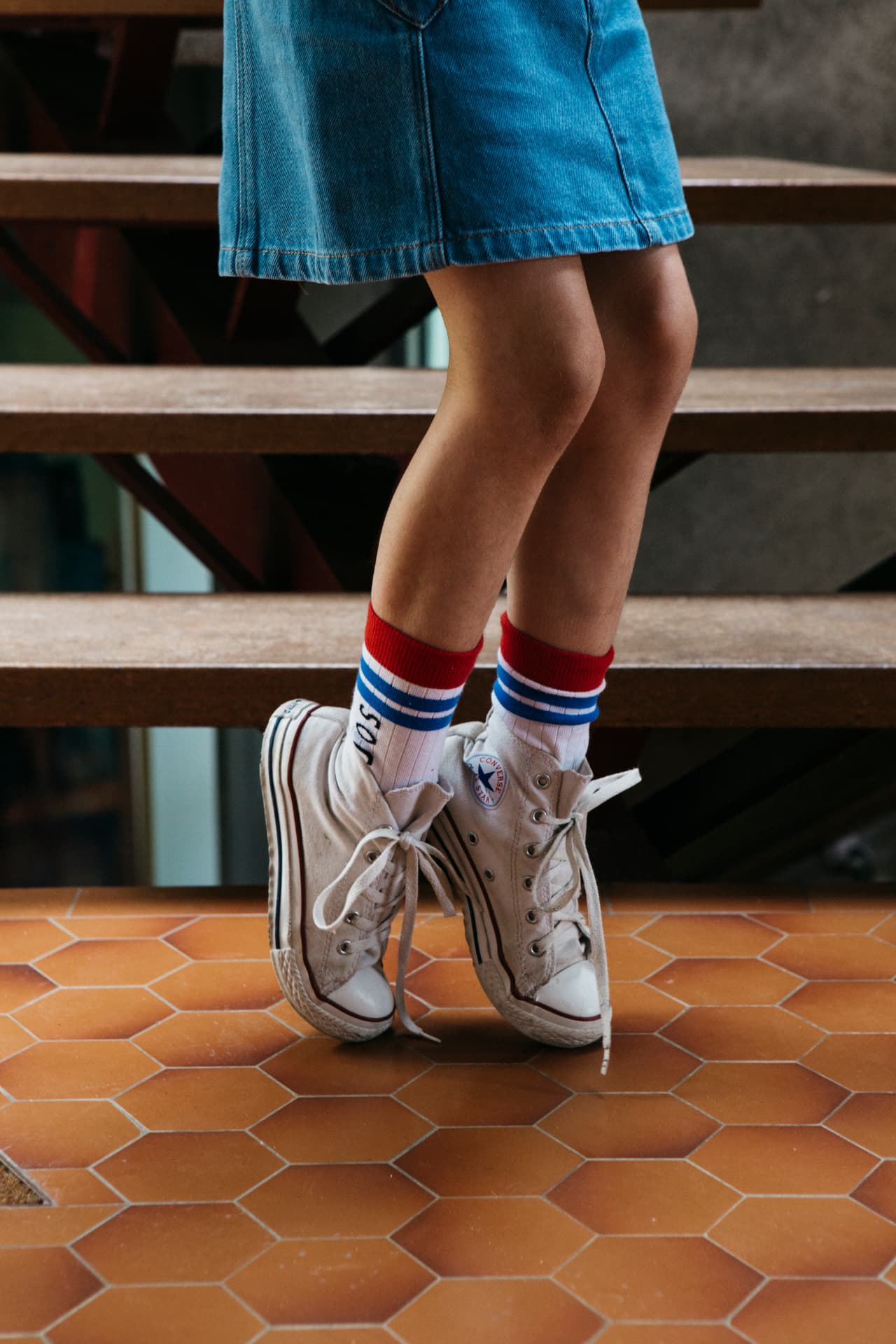 Hundred Pieces — Chaussettes à rayures — Hundred Pieces · photo Simon Lefebvre, stylisme Léonie Escolivet