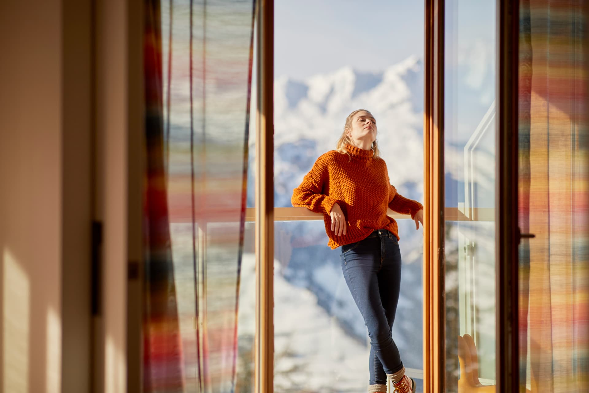 Club Med Les Arcs Panorama — Soleil d'hiver au balcon — Club Med Les Arcs Panorama, stylisme Léonie Escolivet
