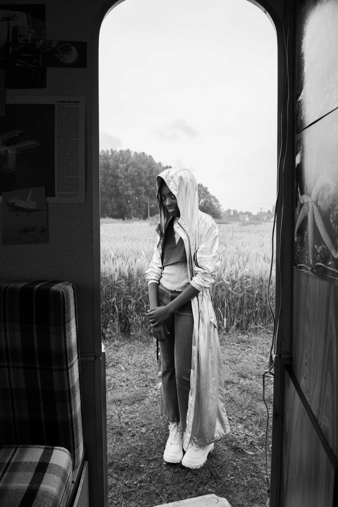 Sequins & télévision — Doolittle Magazine — photo Laurie Basset, stylisme Léonie Escolivet