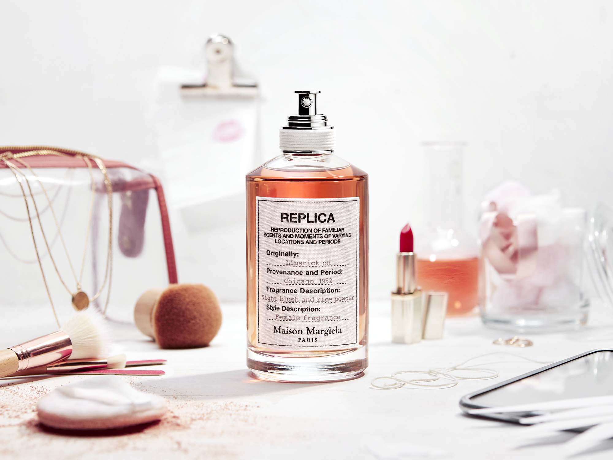 Replica — Lipstick On — Maison Margiela, stylisme Léonie Escolivet