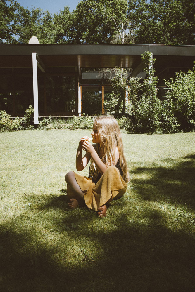 Hundred Pieces — Pelouse — Hundred Pieces · photo Simon Lefebvre, stylisme Léonie Escolivet