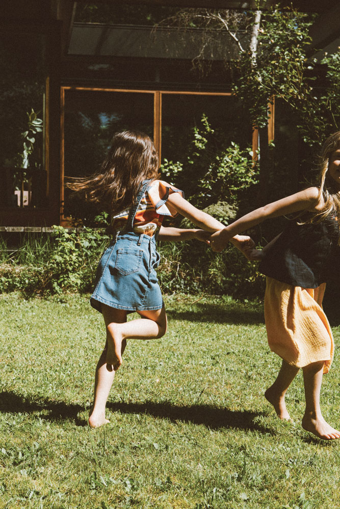 Hundred Pieces — Ronde dans le jardin — Hundred Pieces · photo Simon Lefebvre, stylisme Léonie Escolivet