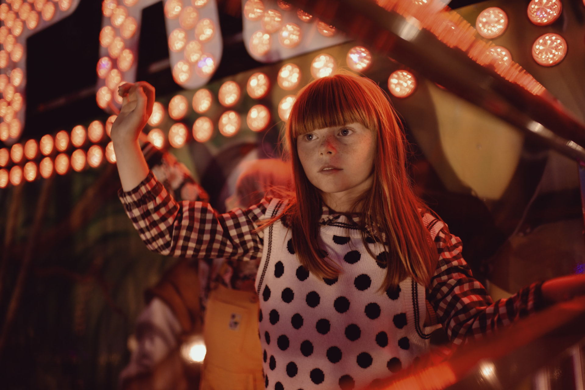 Pomme d'amour — Manège de nuit — Doolittle Mag, stylisme Léonie Escolivet