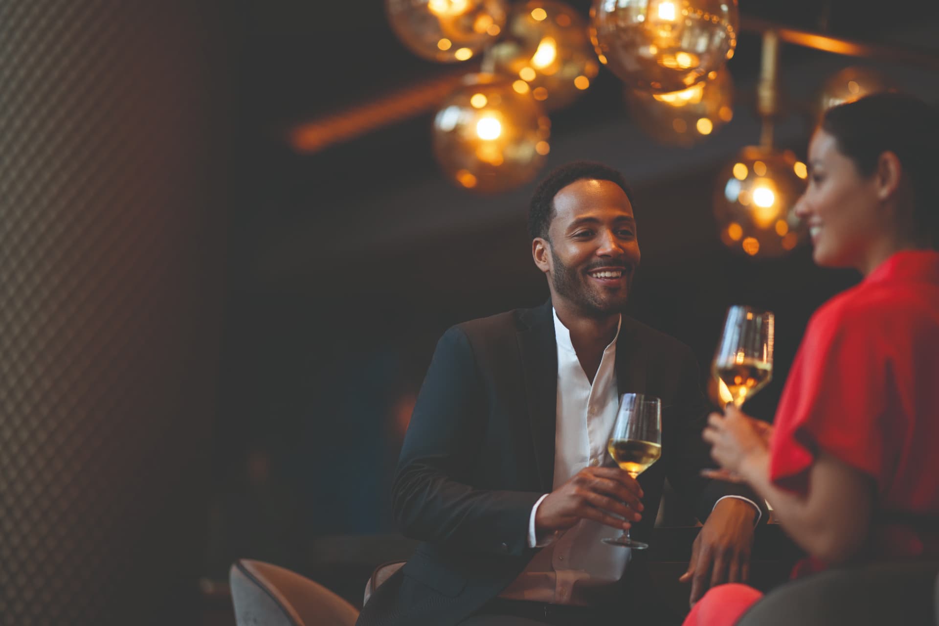 Sofitel — Bar, ambiance du soir — Sofitel · photo Malte Jaeger, stylisme Léonie Escolivet