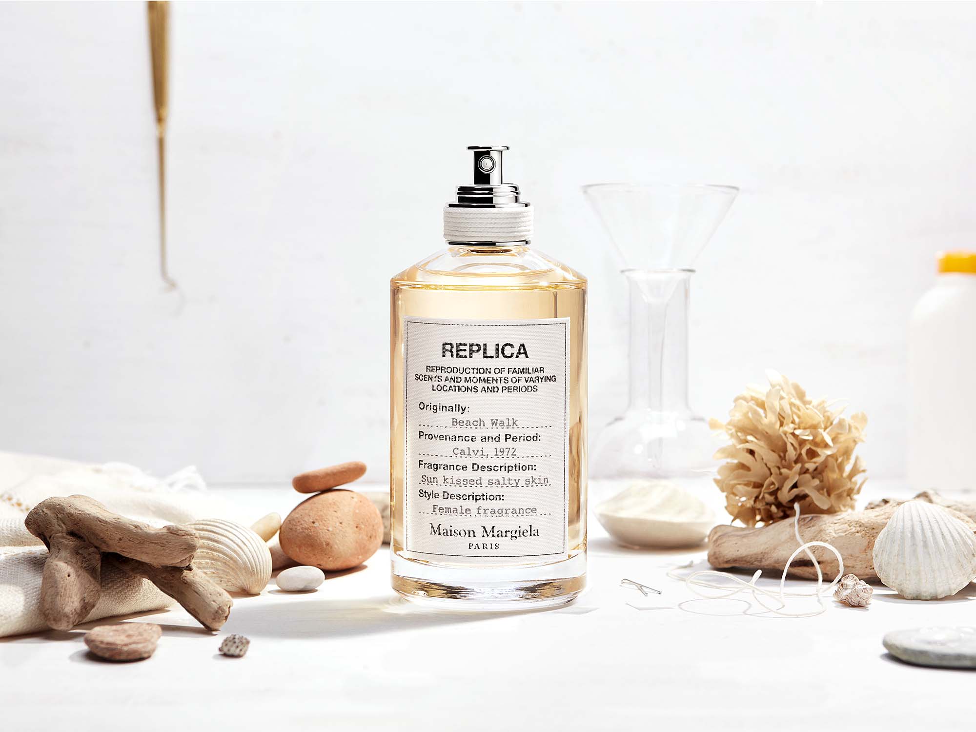 Replica — Beach Walk — Maison Margiela, stylisme Léonie Escolivet