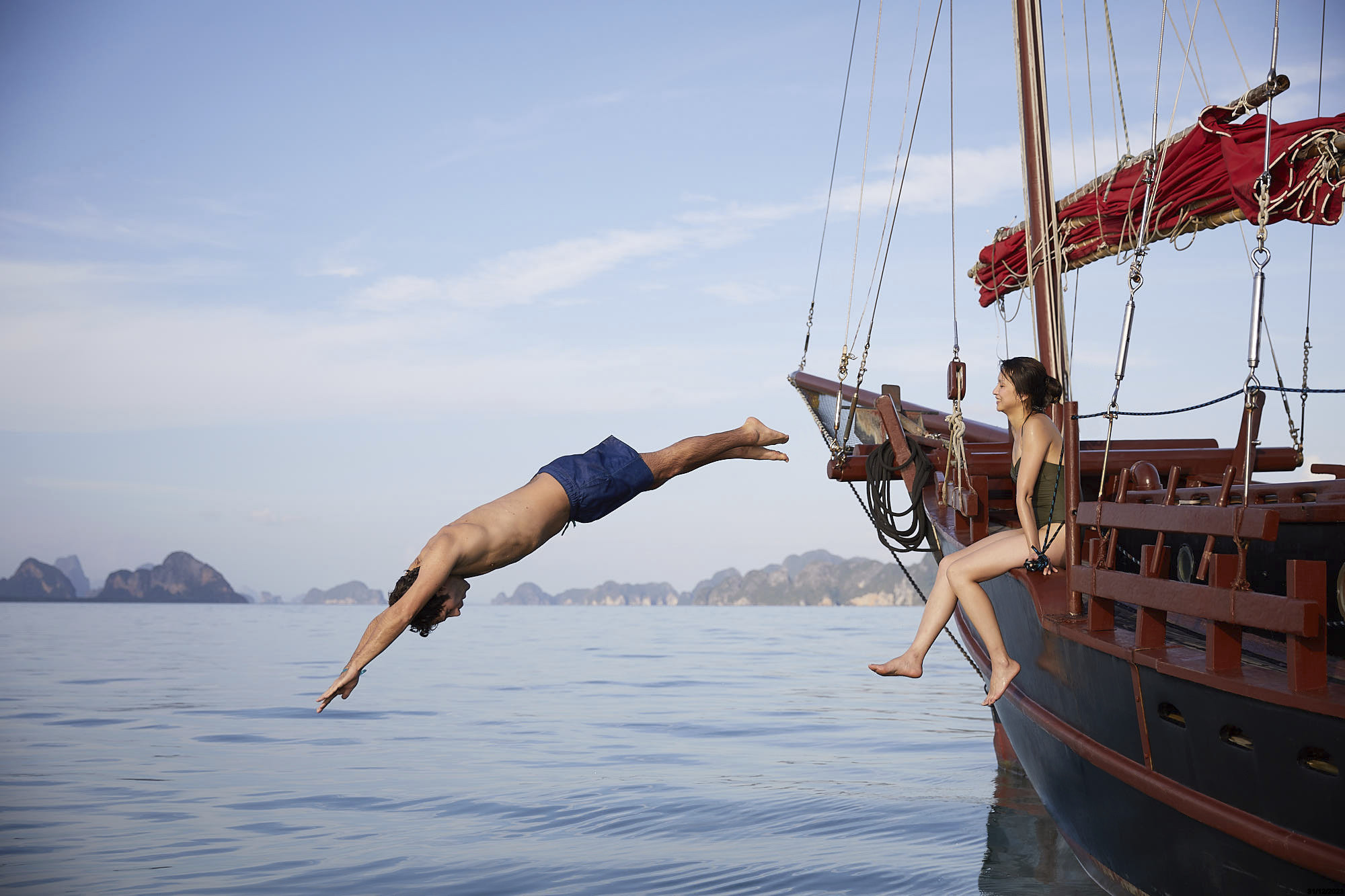 Club Med Phuket — Plongeon depuis la jonque — Club Med Phuket, stylisme Léonie Escolivet