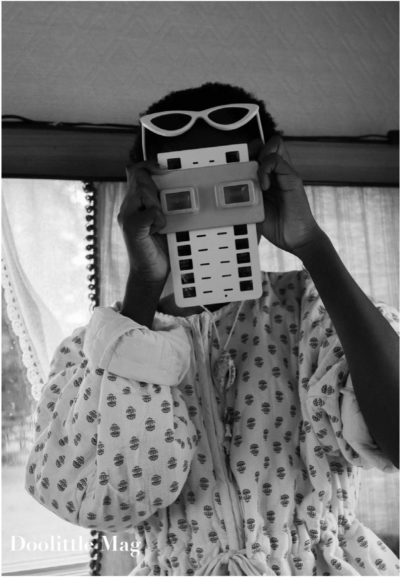 Sequins & télévision — Doolittle Magazine — photo Laurie Basset, stylisme Léonie Escolivet